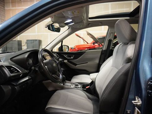 Used 2019 Subaru Forester Premium AWD/4WD image 6