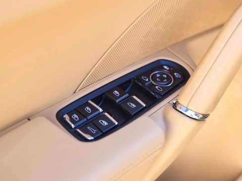 Used 2016 Porsche Cayenne Turbo image 16