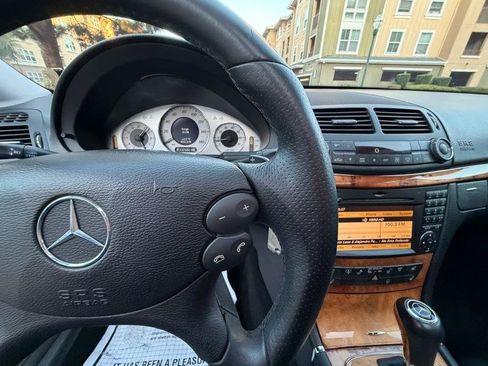 Used 2009 Mercedes-Benz E 550 Sedan image 65