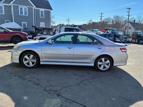 Used 2011 Toyota Camry SE image 3