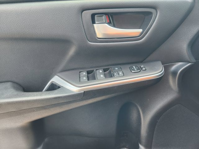 Used 2017 Toyota Camry SE FWD image 23