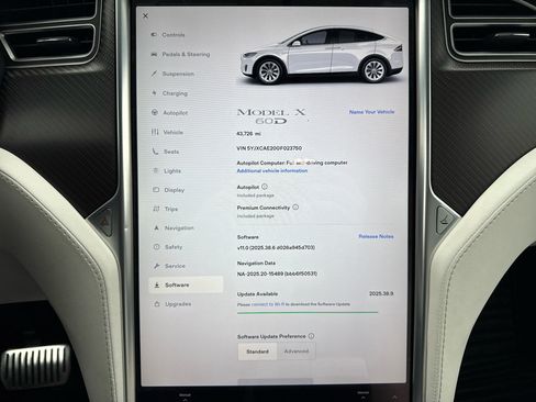 Used 2016 Tesla Model X 60D image 43