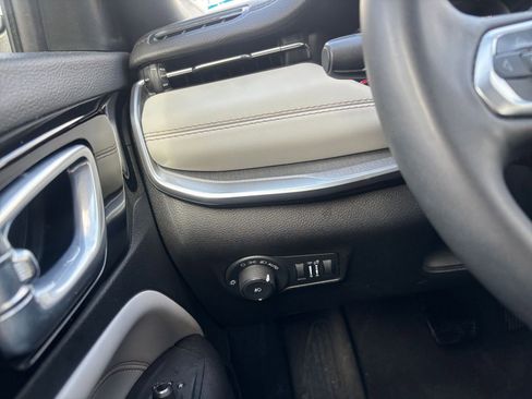Used 2025 Jeep Compass Limited AWD/4WD image 35