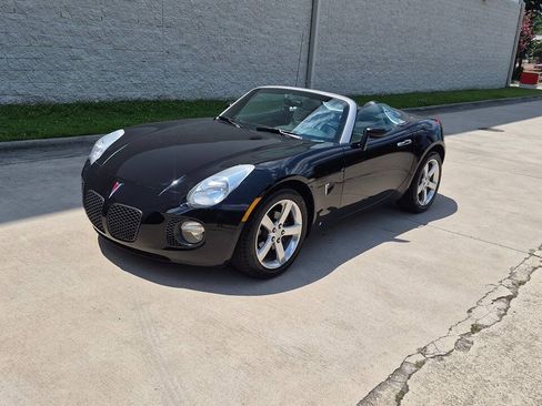 Used 2007 Pontiac Solstice GXP RWD image 3