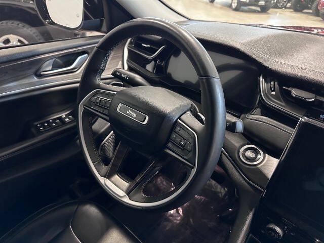 Used 2023 Jeep Grand Cherokee 4WD 4xe image 13