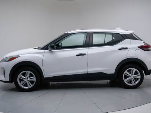 Used 2022 Nissan Kicks S FWD image 3