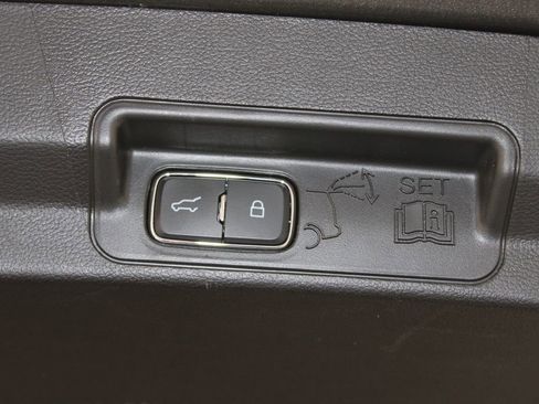 Used 2025 Ford Explorer Active RWD image 16