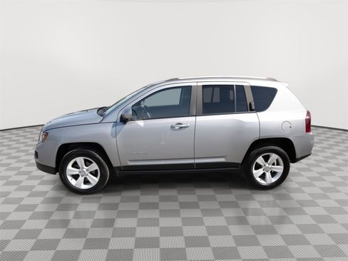 Used 2016 Jeep Compass Latitude AWD/4WD image 8