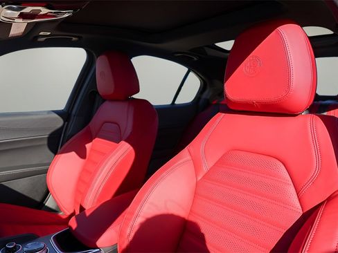 New 2025 Alfa Romeo Giulia Base image 10