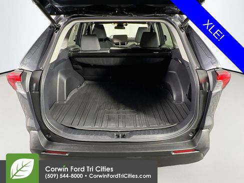 Used 2021 Toyota RAV4 XLE w/ Convenience Package AWD/4WD image 14