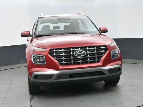 Used 2025 Hyundai Venue Limited FWD image 3