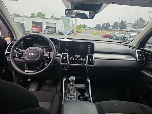 Used 2023 Kia Sorento LX AWD/4WD image 13