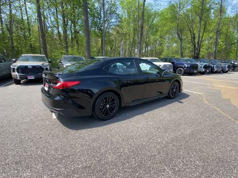 Used 2025 Toyota Camry SE FWD image 11