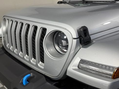 Used 2023 Jeep Wrangler Unlimited Sahara w/ Cold Weather Group AWD/4WD image 8