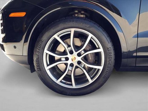 Used 2024 Porsche Cayenne Coupe AWD/4WD image 27
