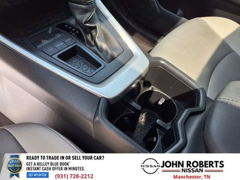 Used 2022 Toyota RAV4 XLE Premium image 31