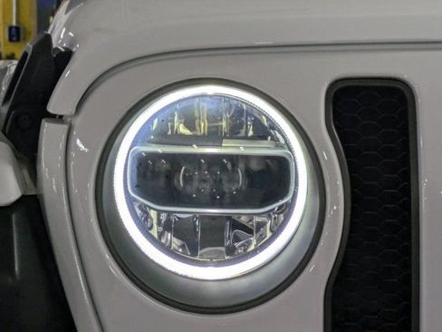 Used 2021 Jeep Wrangler Unlimited Rubicon w/ LED Lighting Group AWD/4WD image 9