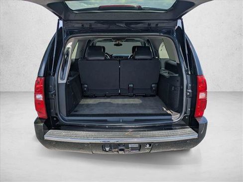 Used 2010 Chevrolet Suburban LTZ RWD image 6