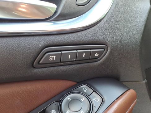 Used 2018 Buick Enclave Avenir w/ Avenir Technology Package AWD/4WD image 11