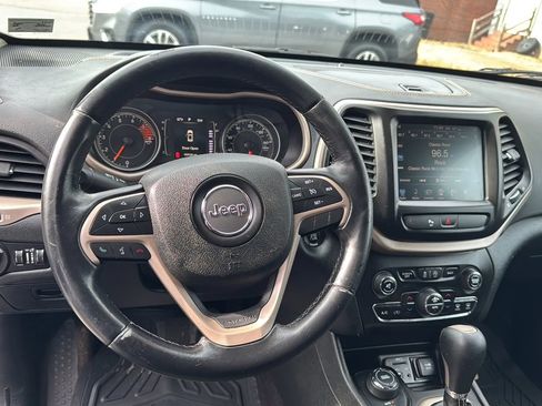 Used 2016 Jeep Cherokee Latitude w/ Comfort/Convenience Group image 9