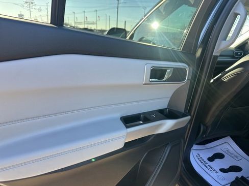 Used 2022 Ford Explorer XLT w/ Equipment Group 202A image 27