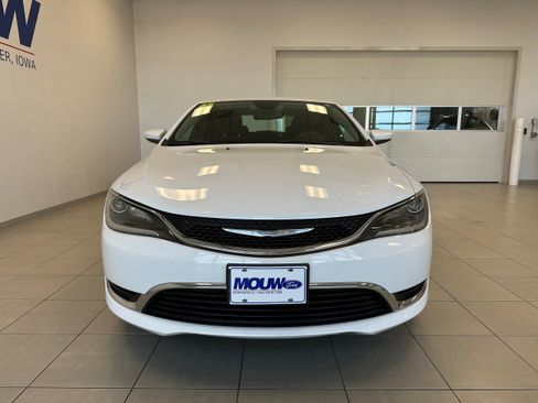 Used 2015 Chrysler 200 Limited w/ Convenience Group FWD image 3