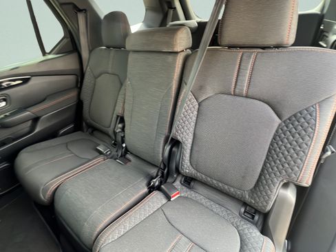 Used 2025 Honda Pilot Sport image 13