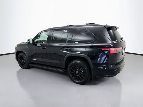 Used 2025 Toyota Sequoia Limited w/ Tow Technology Package AWD/4WD image 5