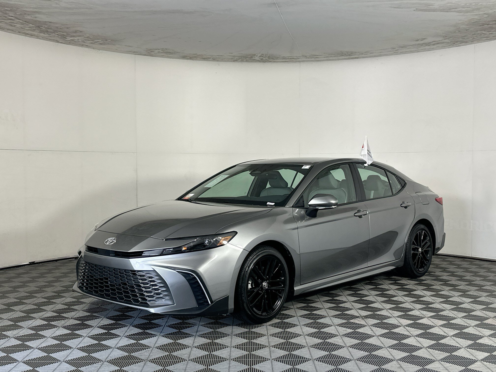 Used 2026 Toyota Camry SE FWD image 7