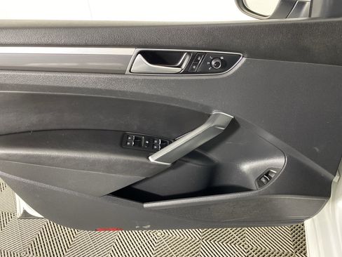 Used 2017 Volkswagen Passat 1.8T R-Line image 13