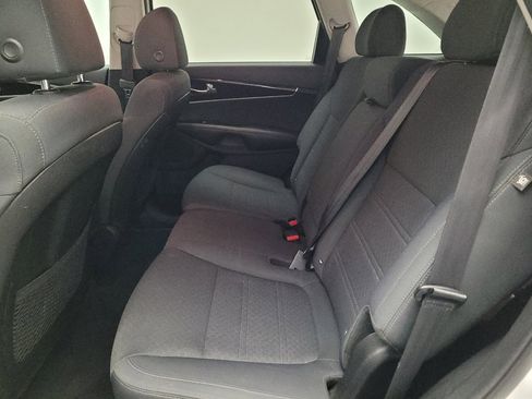 Used 2020 Kia Sorento S FWD image 18