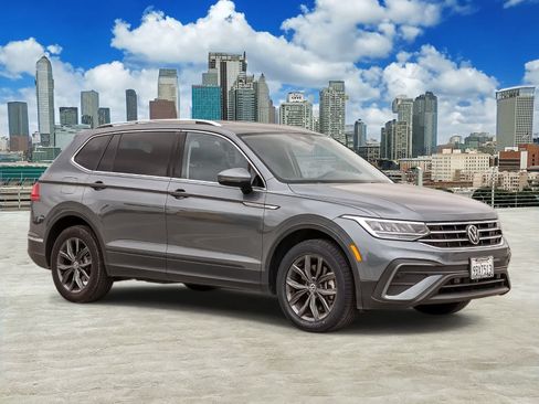 Used 2022 Volkswagen Tiguan SE FWD image 3