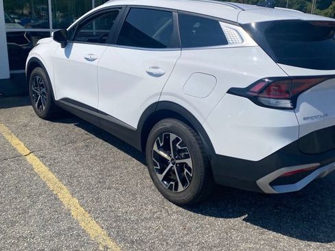 Used 2023 Kia Sportage EX AWD/4WD image 4