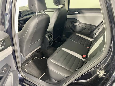 Used 2023 Volkswagen Taos SEL image 11