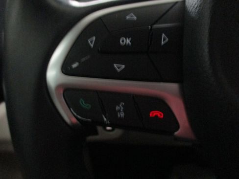 Used 2017 Chrysler 200 Limited w/ Convenience Group FWD image 16
