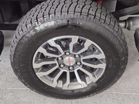 Used 2020 GMC Sierra 1500 AT4 w/ Off-Road Performance Package image 13