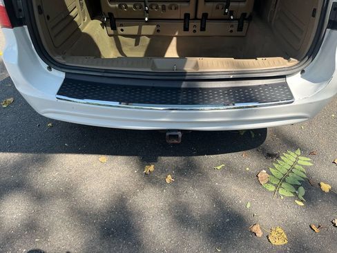 Used 2016 Chrysler Town & Country Touring FWD image 21