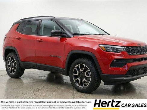 Used 2025 Jeep Compass Trailhawk AWD/4WD image 1