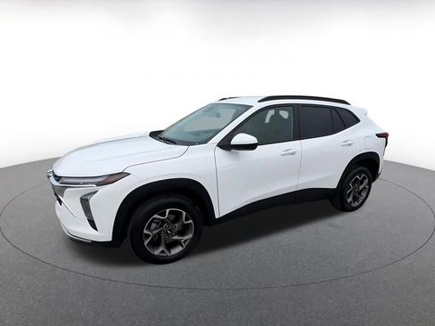 Used 2025 Chevrolet Trax LT w/ LT Convenience Package image 8