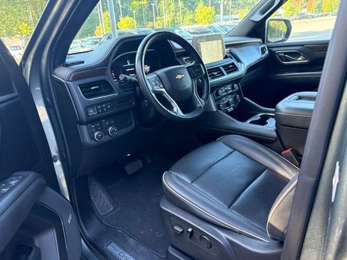 Used 2023 Chevrolet Suburban Premier AWD/4WD image 8