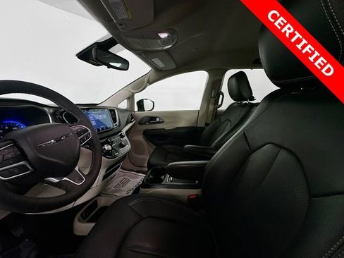 Used 2024 Chrysler Pacifica Touring-L image 20
