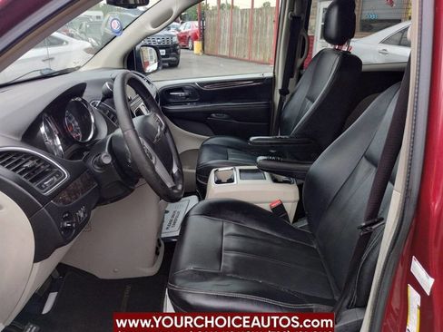 Used 2015 Chrysler Town & Country Touring image 15