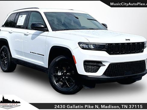 Used 2024 Jeep Grand Cherokee Altitude RWD image 1