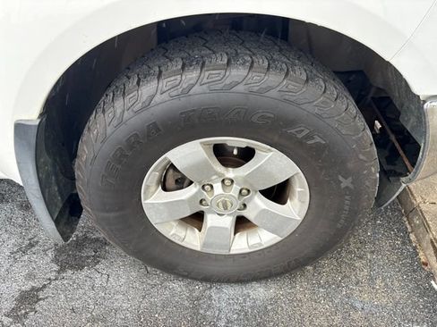 Used 2011 Nissan Frontier SV AWD/4WD image 8
