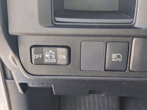 Used 2019 Toyota Tacoma SR5 AWD/4WD image 11