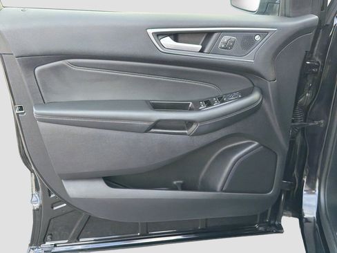 Used 2020 Ford Edge Titanium image 22