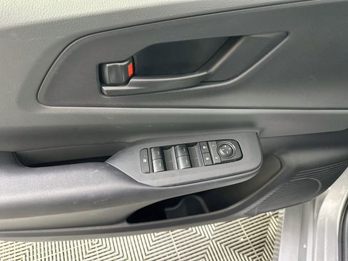 Used 2025 Toyota Prius LE FWD image 15