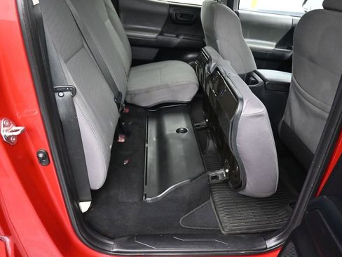 Used 2020 Toyota Tacoma SR image 32