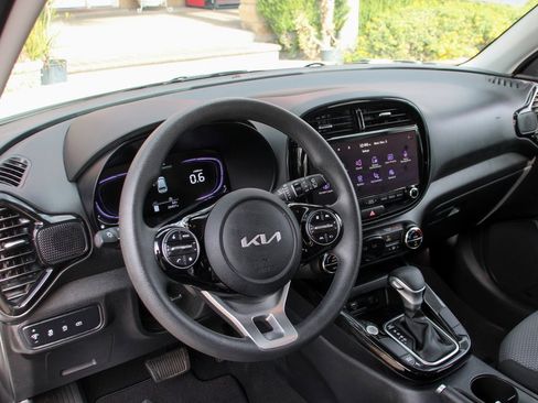 Used 2023 Kia Soul S image 17