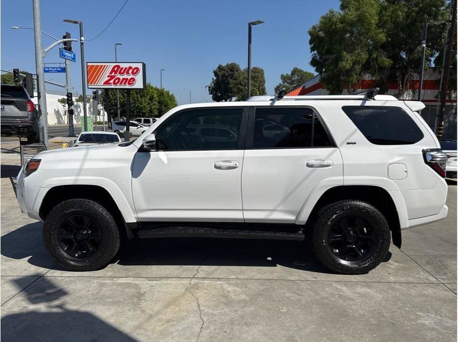 Used 2017 Toyota 4Runner SR5 Premium AWD/4WD image 4